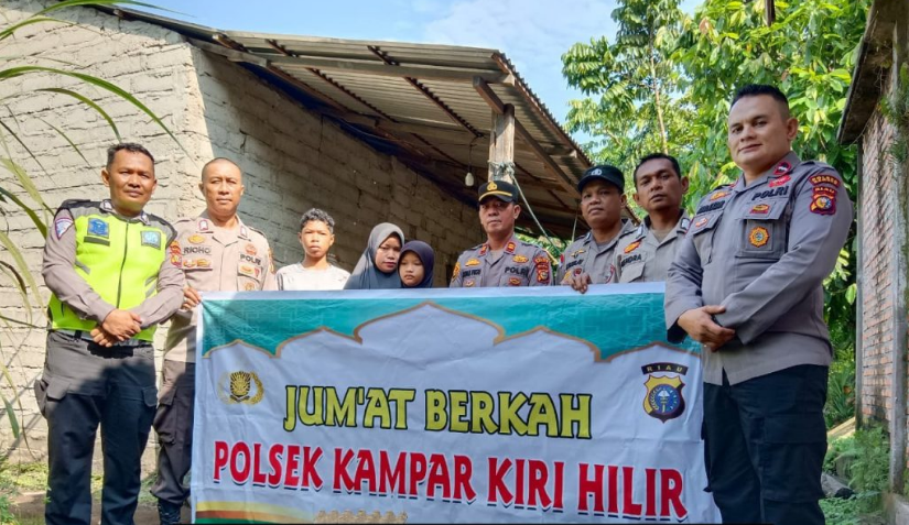 Konsisten Laksanakan Jumat Berkah Iptu Irwan Fikri Sambangi Masyarakat Ekonomi Lemah